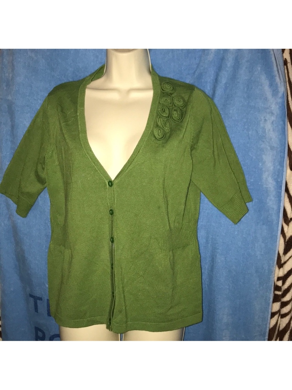 Womyn Olive Green medium Short-Sleeve V-Neck Cardigan with Rosette Detail